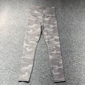Women’s Athleta Elation Gray White Camo 7/8 Tight Athletic Leggings Size XS